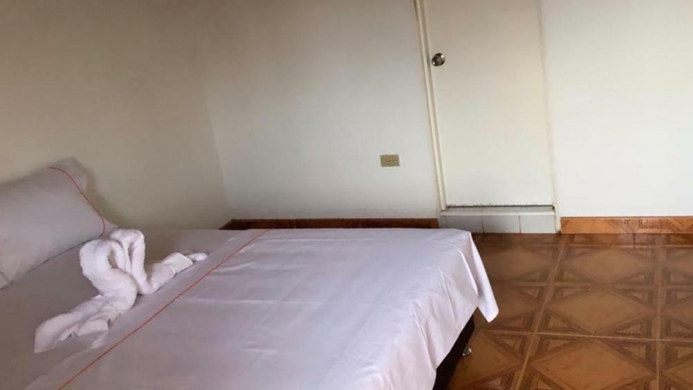 Hospedaje 3 Esquinas Guatapé Zewnętrze zdjęcie